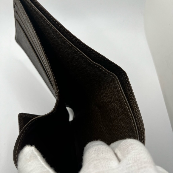 GUC Louis Vuitton Brown Taiga Bifold Wallet - Picture 7 of 8